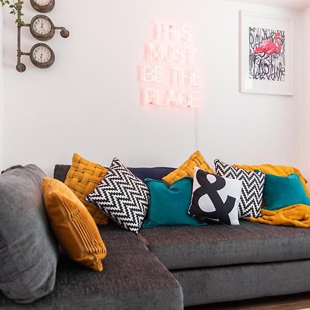 Entire Family Home , Large Rear Garden And Free Parking Belfast Exterior foto