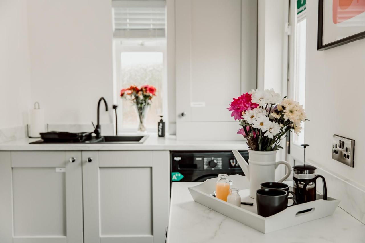 Entire Family Home , Large Rear Garden And Free Parking Belfast Exterior foto